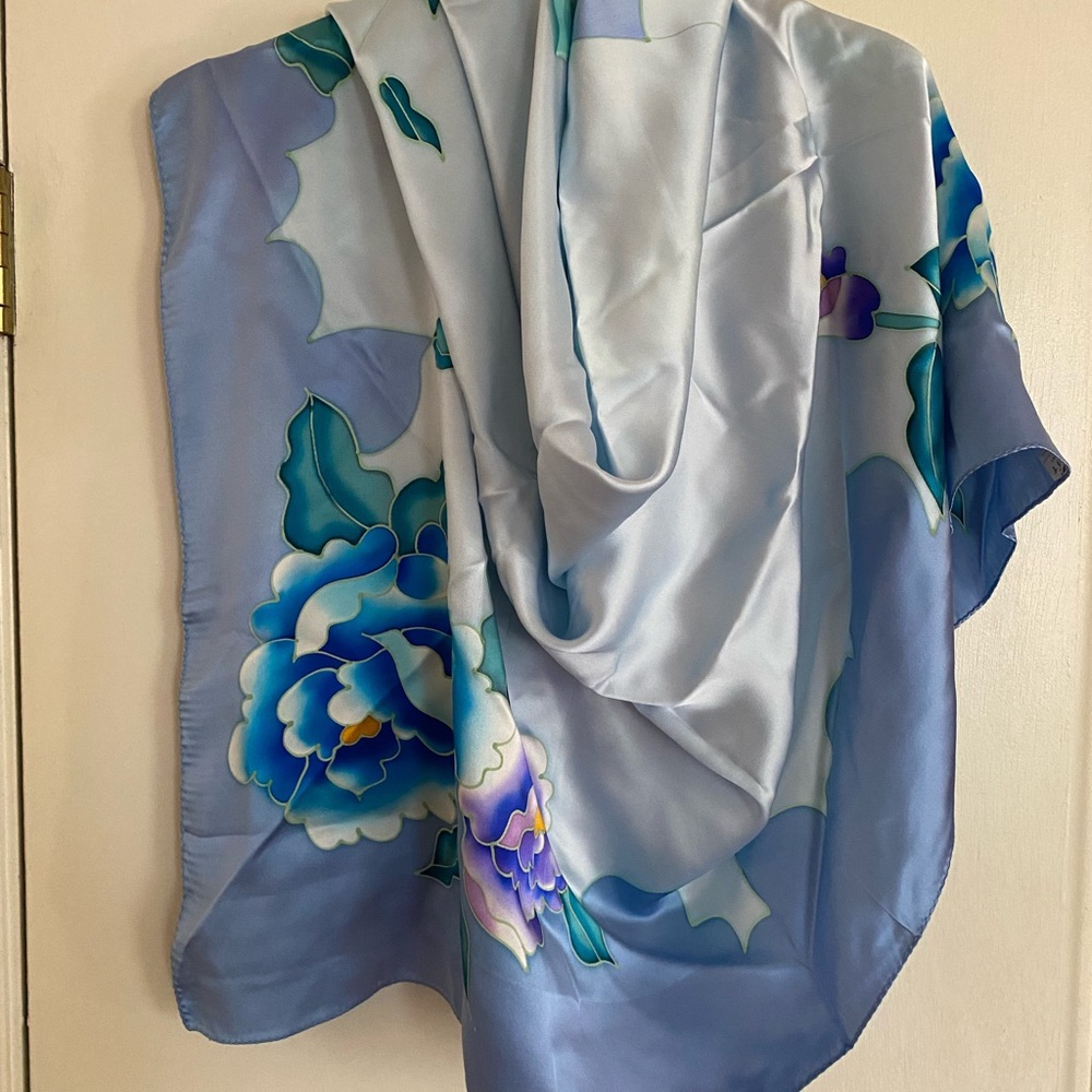 Women’s scarf.